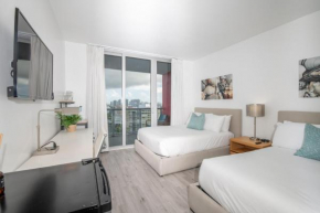 Beautiful Condo City View Balcony Beach Gym Pool